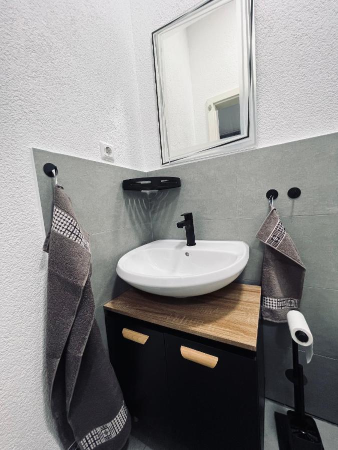 Traumhaftes 1-Zi Apartment Mit Gartennutzung Naehe Krefeld Hbf Exterior foto